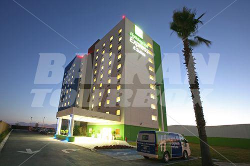 holiday in Holiday Inn Express and Suites Monterrey Aeropuerto