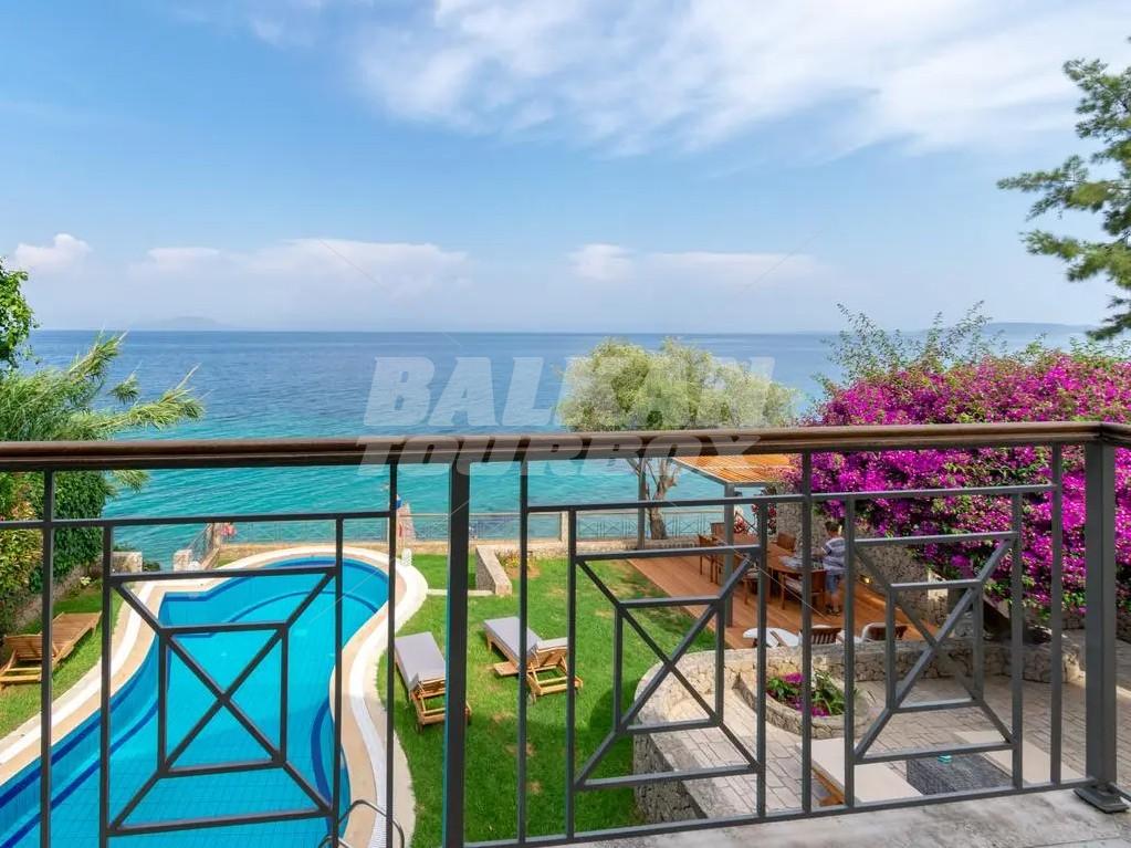 почивка в Beachfront Villa Benele - Benitses