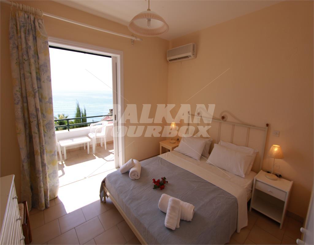 почивка в Menigos Resort Glyfada Beach