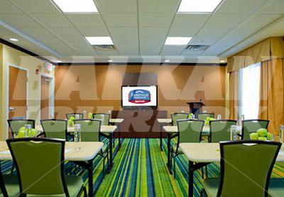 holiday in Fairfield Inn & Suites by Marriott Commerce