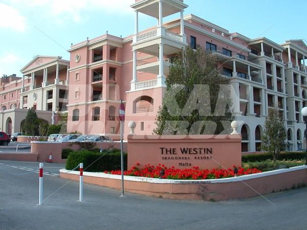 почивка в  The Westin Dragonara Resort