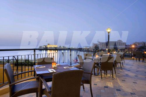 почивка в Marina Hotel Corinthia Beach Resort