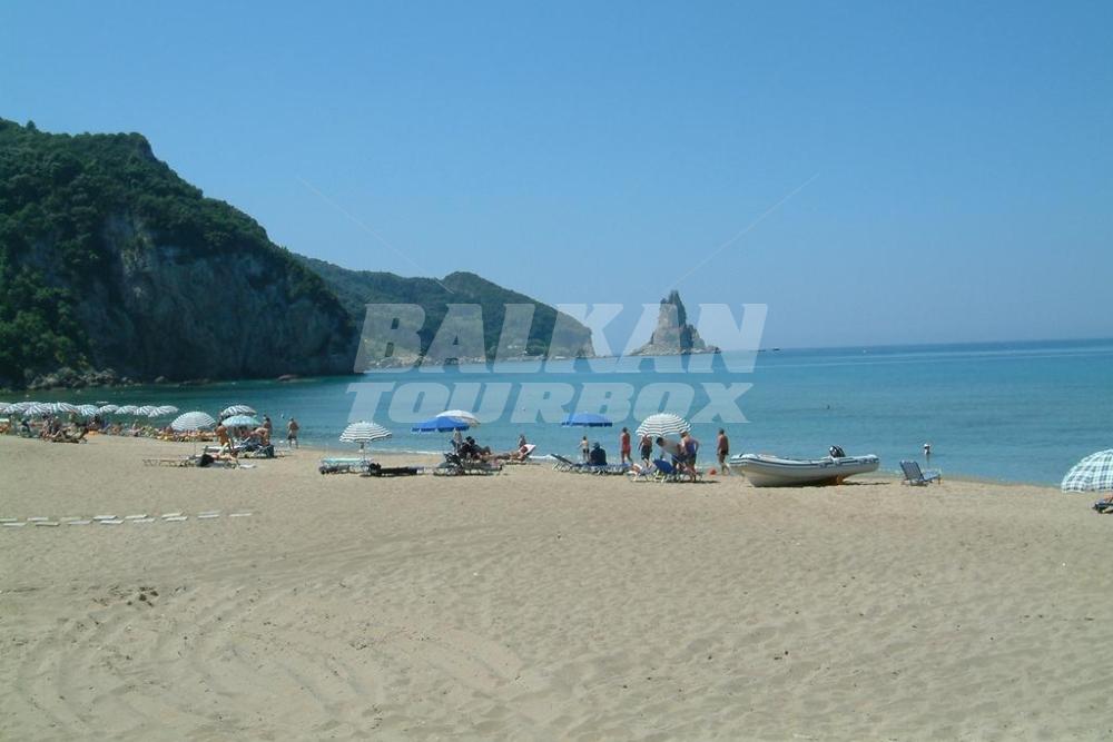 почивка в Studio apartments Maria with pool in Agios Gordios Beach