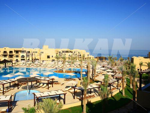 почивка в Miramar Al Aqah Beach Resort