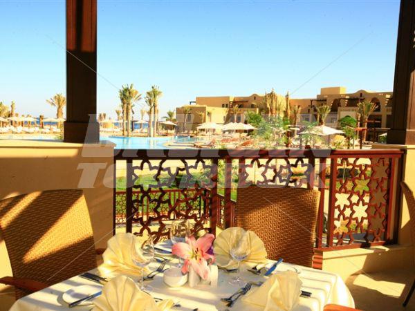 почивка в Miramar Al Aqah Beach Resort