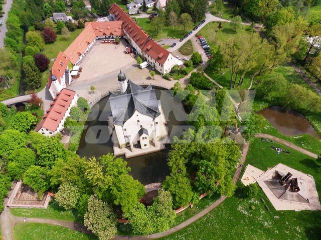 holiday in Schlosshotel Wasserschloss Klaffenbach