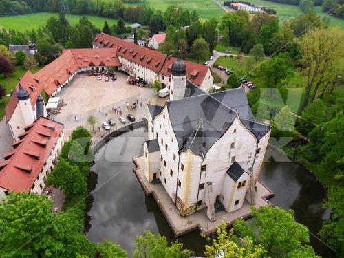 holiday in Schlosshotel Wasserschloss Klaffenbach