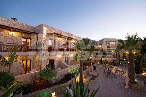 почивка в Cactus Village Hotel and Bungalows