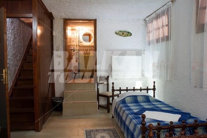 holiday in Anavyssos - villa 02, 8 bedrooms