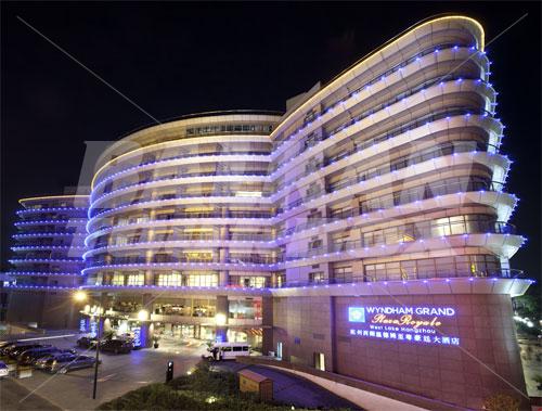 почивка в Wyndham Grand Plaza Royale West Lake