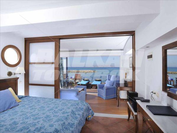 почивка в Knossos Beach Bungalows and Suites