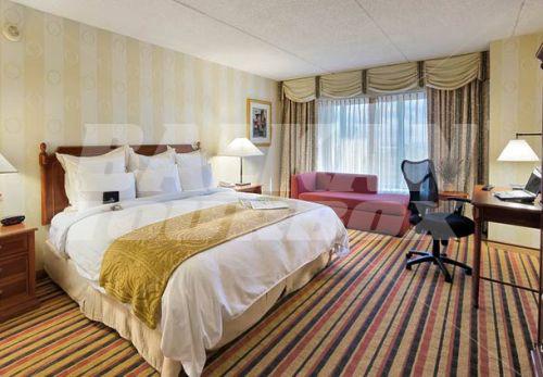 holiday in Renaissance by Marriott Philadelphia Airport