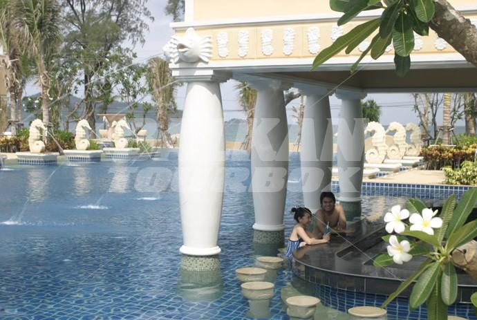 почивка в Phuket Graceland Resort