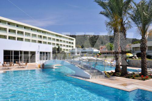 почивка в Avra Beach Resort