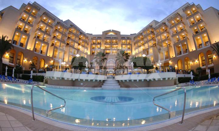 почивка в Corinthia Hotel St.George's Bay