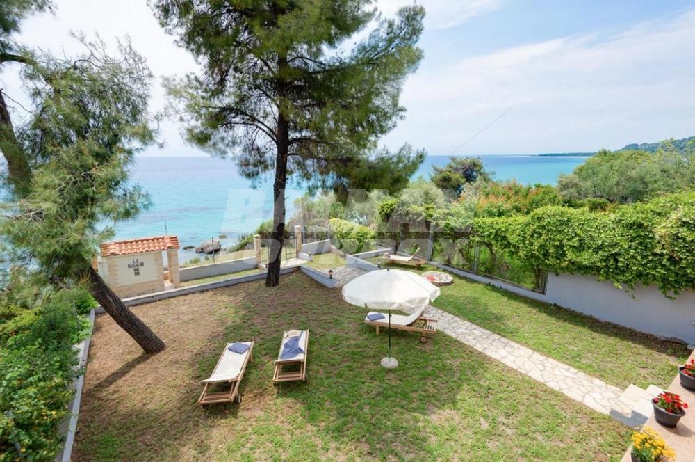 holiday in Beachfront Villa Possidi