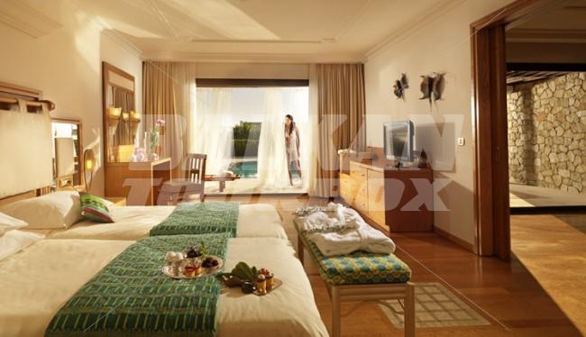 почивка в Aldemar Royal Olympian Suites