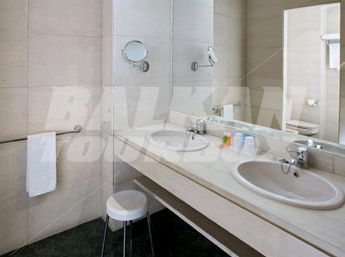 почивка в NH Las Rozas Aparthotel