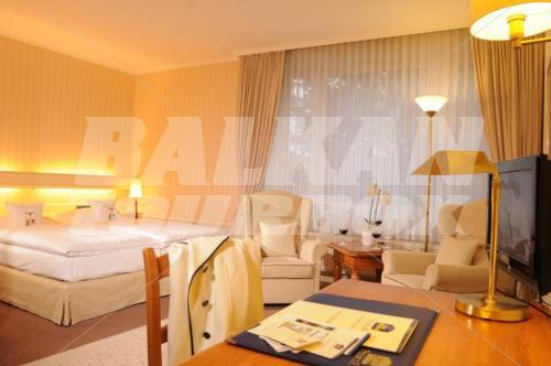 holiday in Best Western Premier Parkhotel Kronsberg