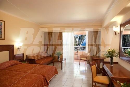 почивка в Kipriotis Hippocrates and Maris Suites