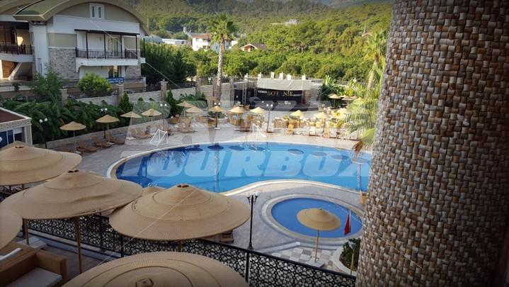 holiday in Botanik Resort