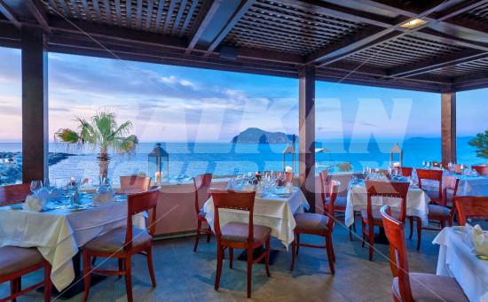 почивка в Porto Platanias Beach Resort