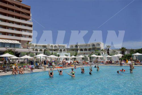 почивка в Amada Colossos Resort