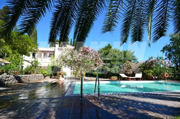 holiday in Corfu Luxury Villas