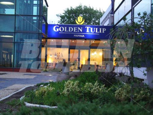 holiday in Golden Tulip Mamaia