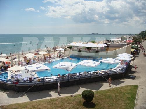 holiday in Golden Tulip Mamaia