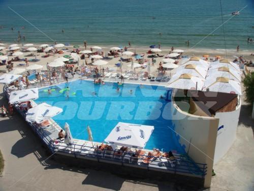 holiday in Golden Tulip Mamaia