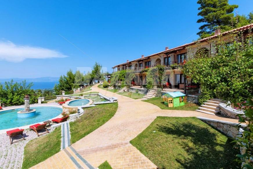 почивка в Akritas Ef Zin Villas and Suites