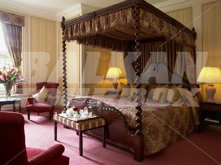 holiday in Tylney Hall (20km from Farnborough)