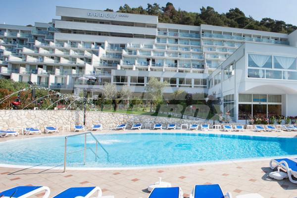 почивка в Narcis - Maslinica Hotels and Resorts