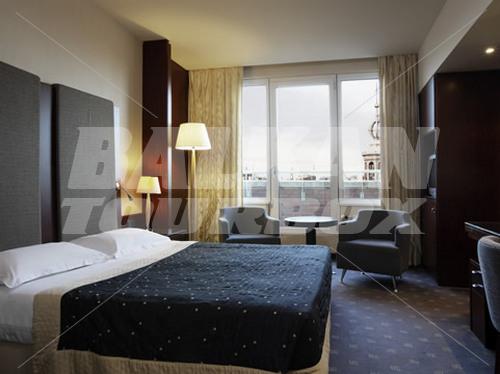 почивка в NH Carlton Amsterdam