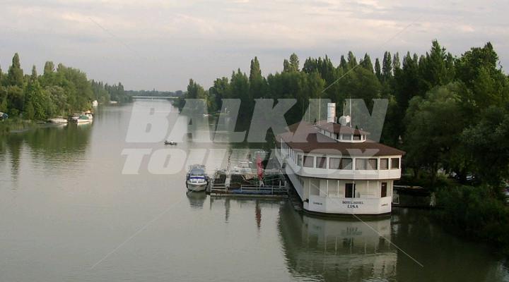 почивка в  Botel Lisa