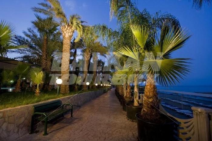 holiday in Larissa Akman Park