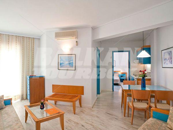 почивка в Ilianthos Village Luxury Hotel and Suites