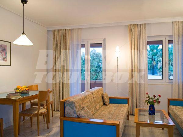 почивка в Ilianthos Village Luxury Hotel and Suites